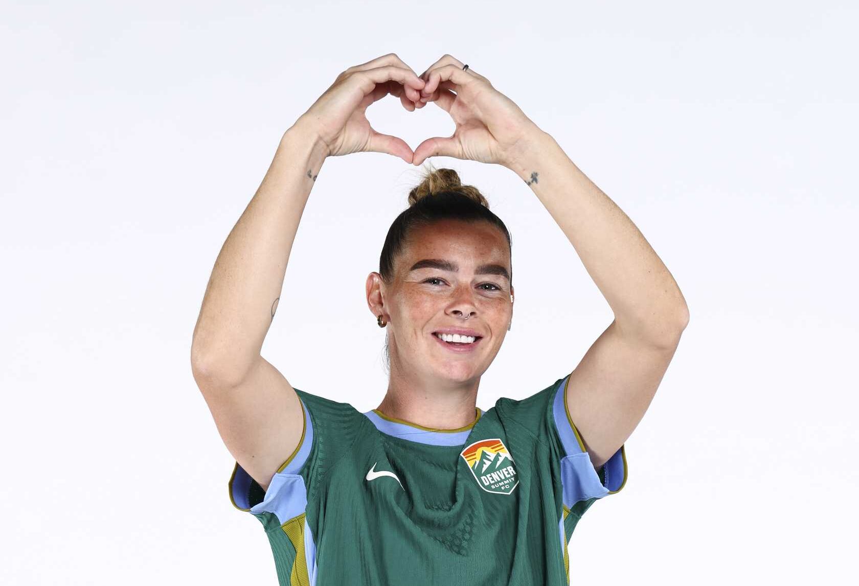 Denver_Summit_FC_Evergreen_Kit_Tash